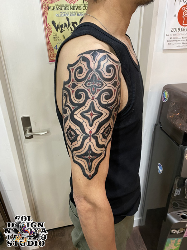 大須　タトゥー　トライバル