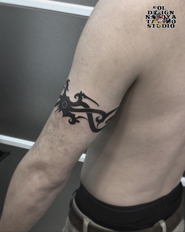 大須　タトゥー　トライバル