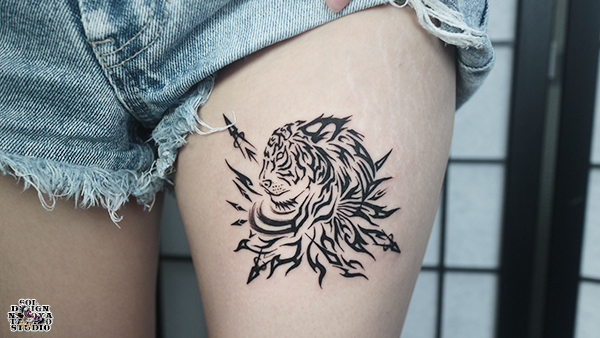 大須　タトゥー　トライバル