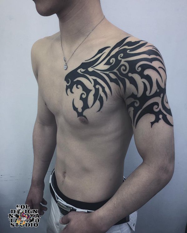 大須　タトゥー　トライバル