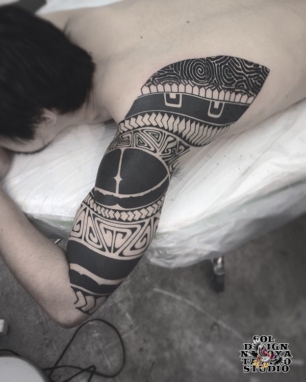 大須　タトゥー　トライバル