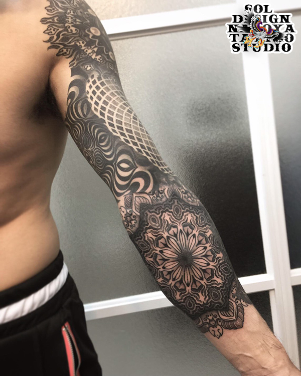 大須　タトゥー　トライバル