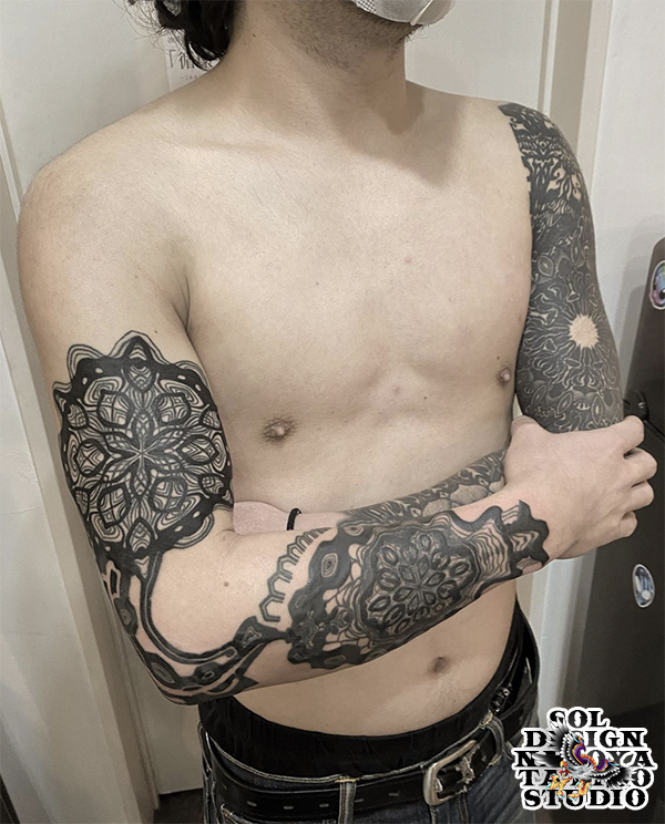 大須　タトゥー　トライバル