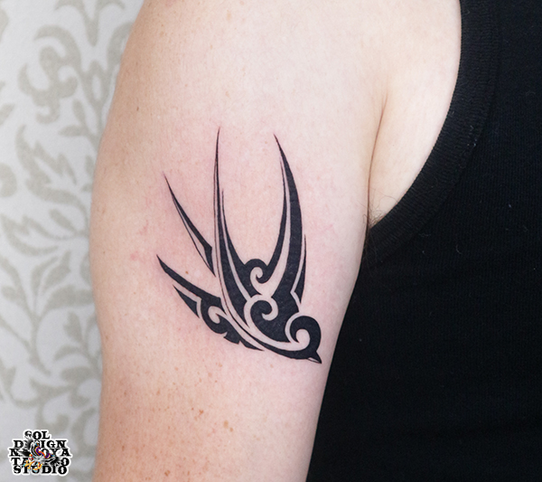 大須　タトゥースタジオ　トライバル