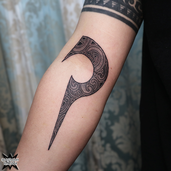 大須　タトゥー　トライバル