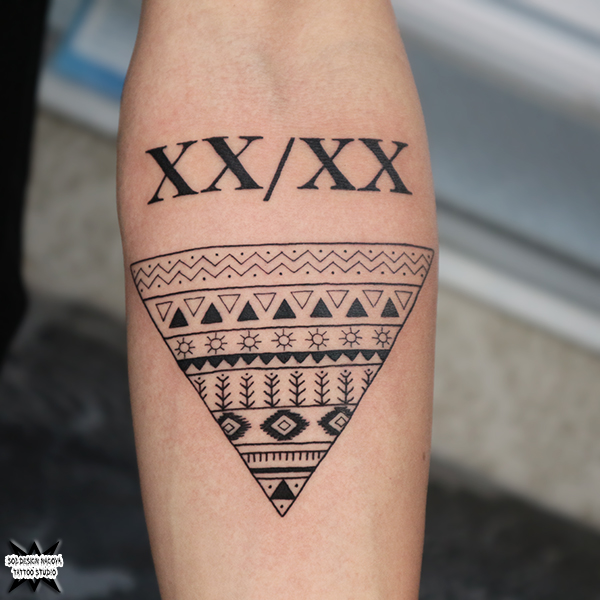 大須　タトゥー　トライバル