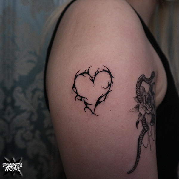 大須　タトゥー　トライバル