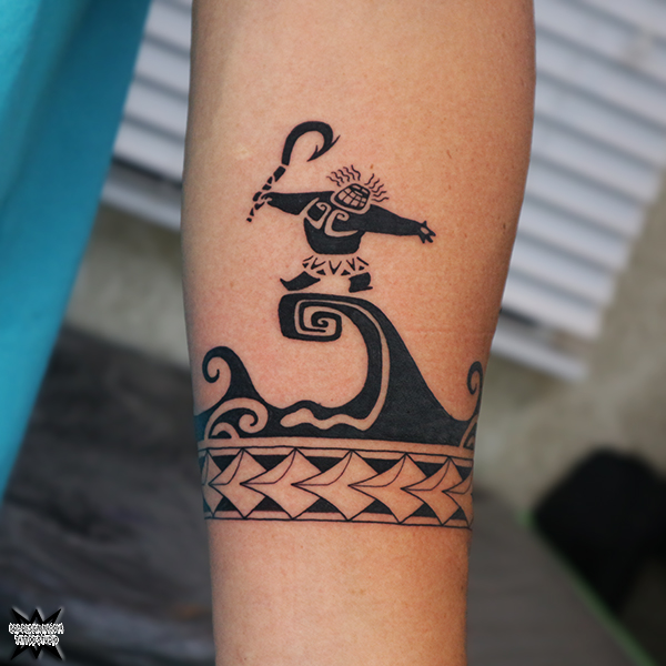 大須　タトゥー　トライバル