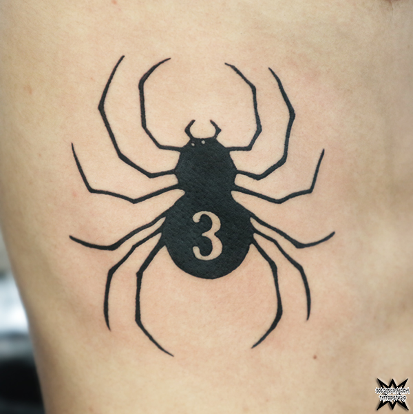 大須　タトゥー　トライバル