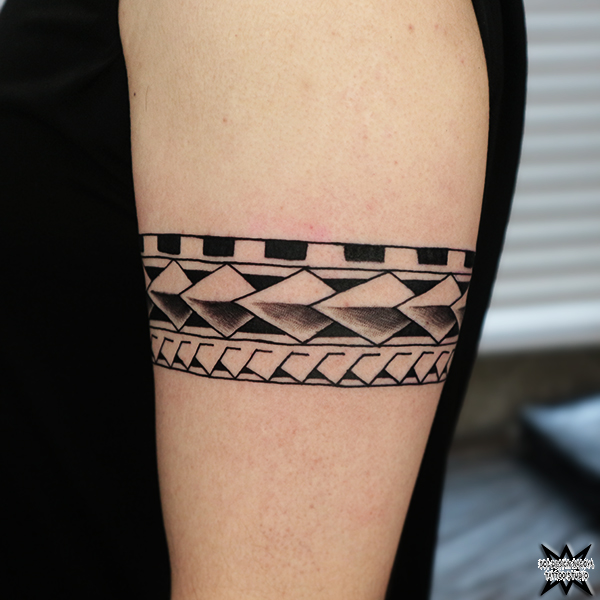 大須　タトゥー　トライバル