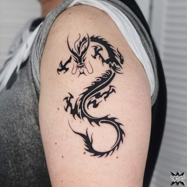 大須　タトゥー　トライバル