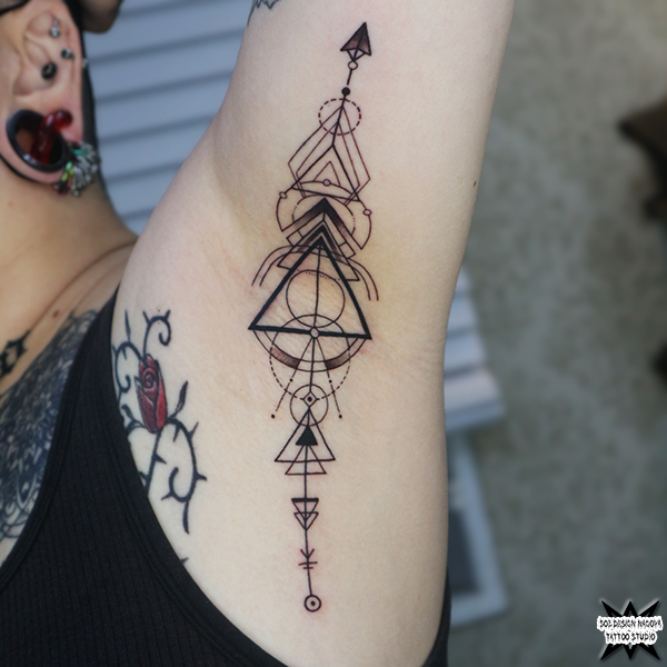 大須　タトゥー　トライバル