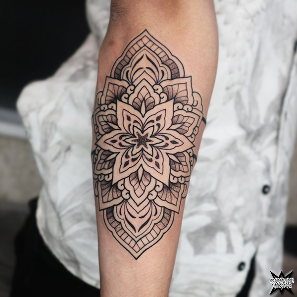 大須　タトゥー　トライバル