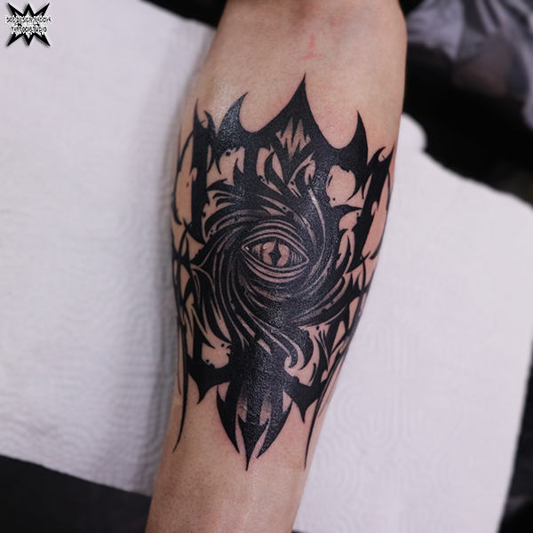 大須　タトゥー　トライバル