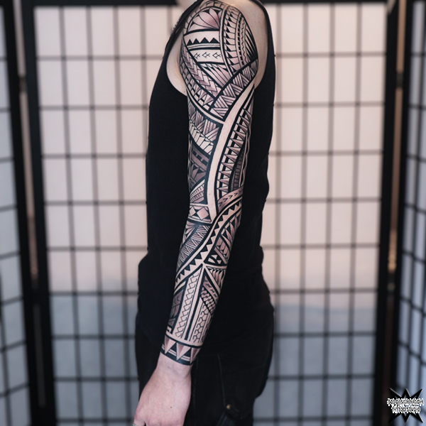 大須　タトゥー　トライバル