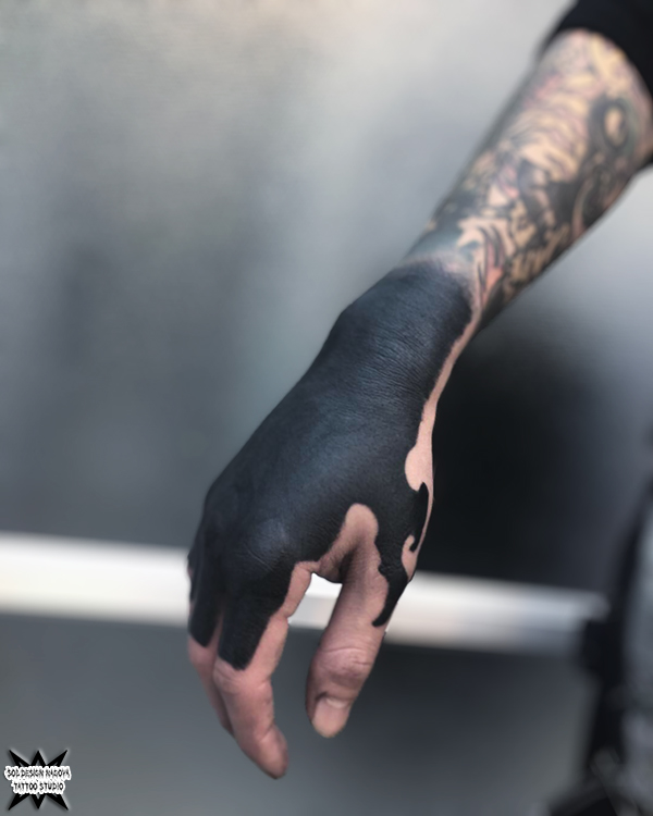 大須　タトゥー　トライバル