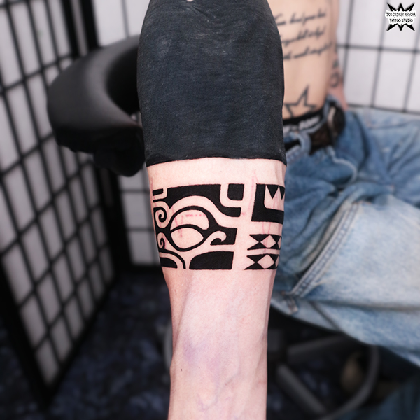 大須　タトゥー　トライバル