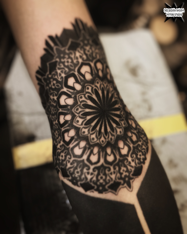 大須　タトゥー　トライバル