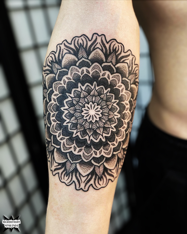 大須　タトゥー　トライバル